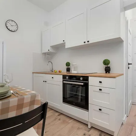Beige Near Fabryczna Perfect For Remote Work By Renters Apartman Łódź