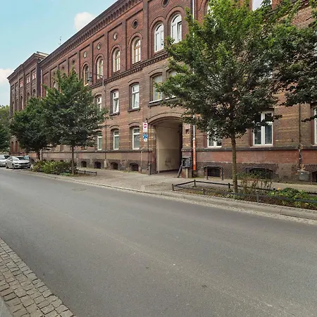 Beige Near Fabryczna Perfect For Remote Work By Renters Lodž