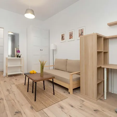 Beige Near Fabryczna Perfect For Remote Work By Renters Apartmán