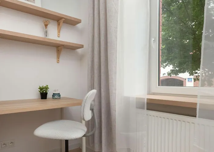 Beige Near Fabryczna Perfect For Remote Work By Renters 아파트 *