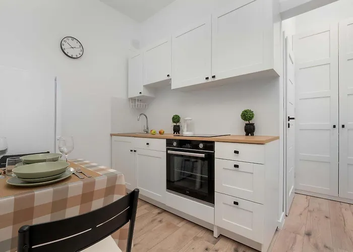 Beige Near Fabryczna Perfect For Remote Work By Renters 아파트 우치