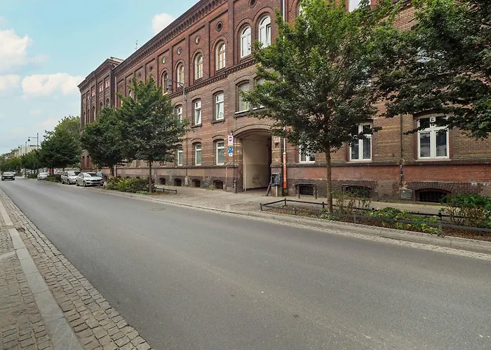 Beige Near Fabryczna Perfect For Remote Work By Renters Łódź