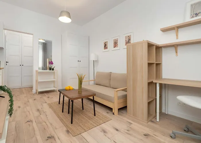 Beige Near Fabryczna Perfect For Remote Work By Renters Lägenhet